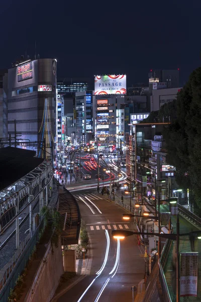 東京都 2020年1月7日 中央通りとアメ横の交差点につながる上野公園通りの高角度夜景 — ストック写真