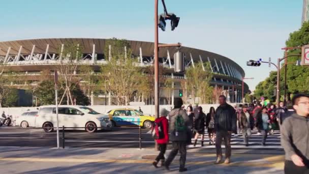 Pan video van het Japan Olympic Museum Building en het nieuwe Olympisch stadion van Tokio ontworpen voor de Olympische Zomerspelen van Tokio en Paralympics 2020. — Stockvideo