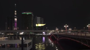 Tokyo Olimpiyatları 'nın gece videosu Asahi Bira Salonu ve Tokyo Skytree' de gösterildi.