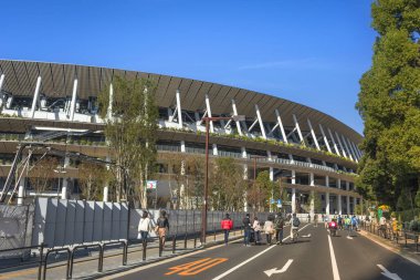 Tokyo, Japonya - 17 Kasım 2019: Tokyo Yeni Olimpiyat Stadyumu mimarı Kengo Kuma tarafından tasarlandı ve Tokyo Yaz Olimpiyatları 'nda atletizm ve futbol oynayacak..