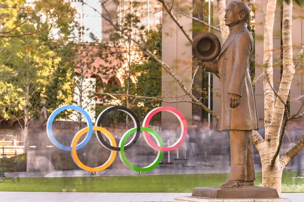 2019年11月17日 日本东京 柔道运动员卡诺 吉冈罗的铜像 他是国际奥委会第一位亚洲成员 位于日本东京奥林匹克博物馆奥运环形山纪念馆前 — 图库照片