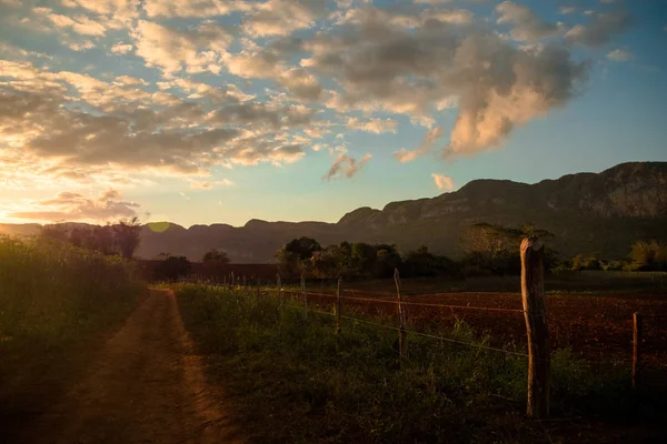 Vinales vadisindeki gün batımı. Vinales, Küba