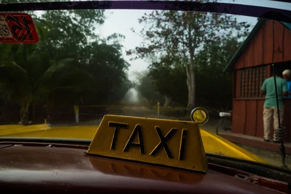 Taksi 'yi selamlayın! Playa Larga, Küba