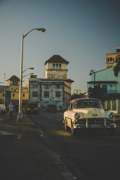 L'auto Sunrise. L'Avana, Cuba . — Foto Stock