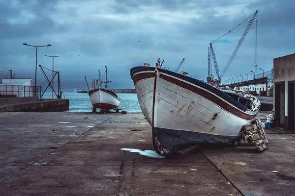 Kötü havada iki tekne