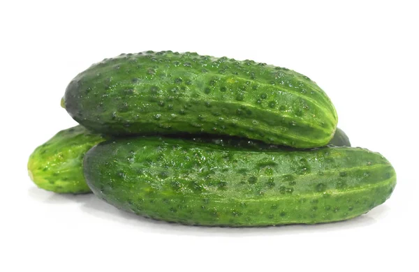 Salatalıklar Beyaz Arkaplanda Izole Edilmiş — Stok fotoğraf
