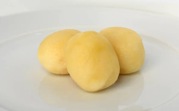 Pommes Terre Pelées Bouillies Sur Blanc — Photo