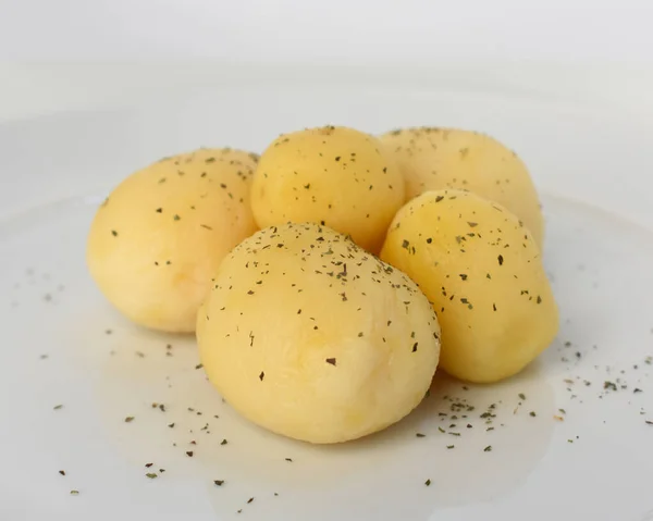 Gekochte Geschälte Kartoffeln Auf Weiß — Stockfoto