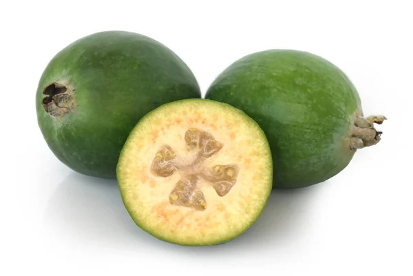 Fruit Van Feijoa Een Witte Achtergrond Tropisch Groen Fruit — Stockfoto