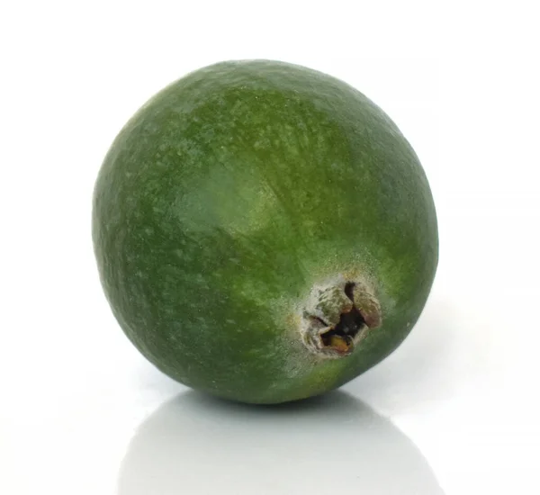Feijoa Frucht Isoliert Grüne Feijoas Auf Weißem Hintergrund Nahaufnahme — Stockfoto