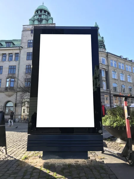 Μια Λευκή Πινακίδα Στην Κοπεγχάγη Περπατώντας Δρόμο — Φωτογραφία Αρχείου
