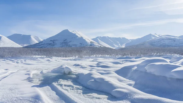 Paisaje de montaña en invierno —  Fotos de Stock