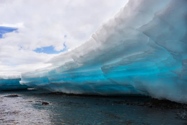Dere buz erime — Stok fotoğraf