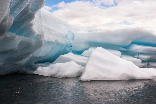 Dere buz erime — Stok fotoğraf