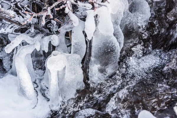 Primo piano del torrente congelato — Foto Stock