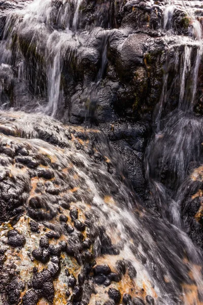 Şelale üzerinde akış — Stok fotoğraf