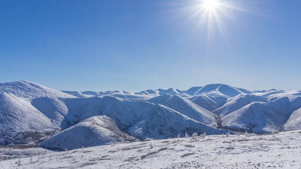 冬季的山地景观 免版税图库图片