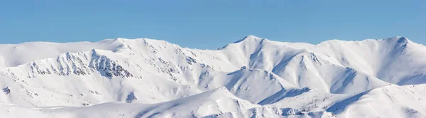 山の朝、冬、雪の風景 ストック画像