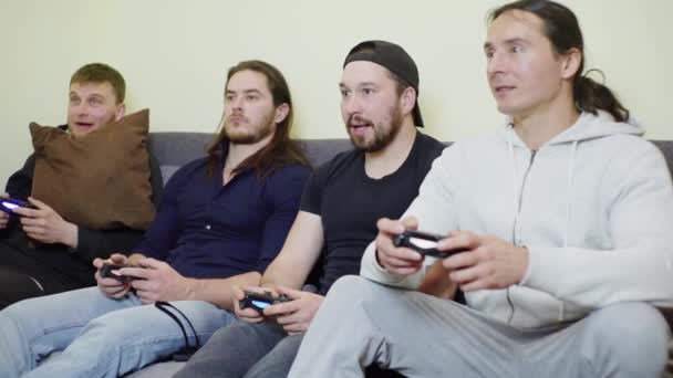 Four guys play games during quarantine, self-isolation, during the epidemic — Stock Video