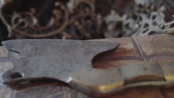 Corte de carne antigo machado, close-up — Vídeo de Stock