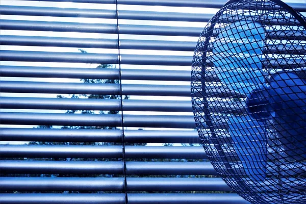 Жалюзі Вентилятори Ефективним Захисним Пристроєм Від Літньої Спеки Ламелі Жалюзі — стокове фото