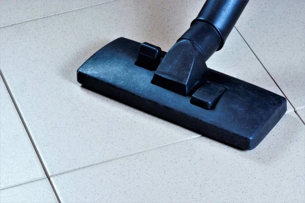 Cleaning Tiled Floor Surface Vacuum Cleaner Sanitary Restoration Cleanliness Debris — Stock Photo, Image