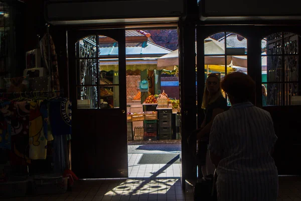 Pessoas Andar Mercado Rua Compra Comida Fresca Produtos Agrícolas Gdansk — Fotografia de Stock