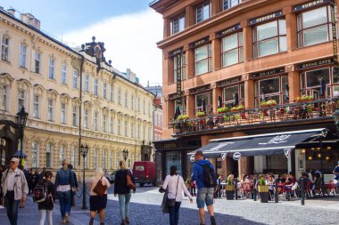 Prag eski kasaba mimarisi. Turistik bir yer. Avrupa seyahati. Prag / Çek Cumhuriyeti - Mayıs 2019