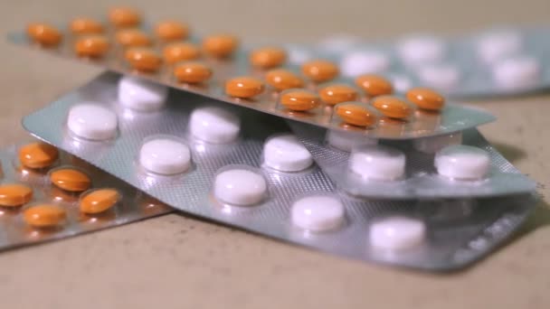 Tabletter Blister Ligger Bordet Sjukvårdskoncept Drogmissbruk Sjuk Behandling — Stockvideo