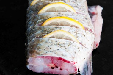 Limon taze çiğ balık