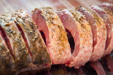 Fırında pişirmek için tatlı su balığı.