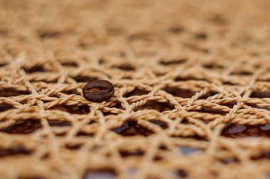 Taze kavrulmuş kahve çekirdeği. 