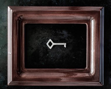  Gücün sembolü olarak anahtar.