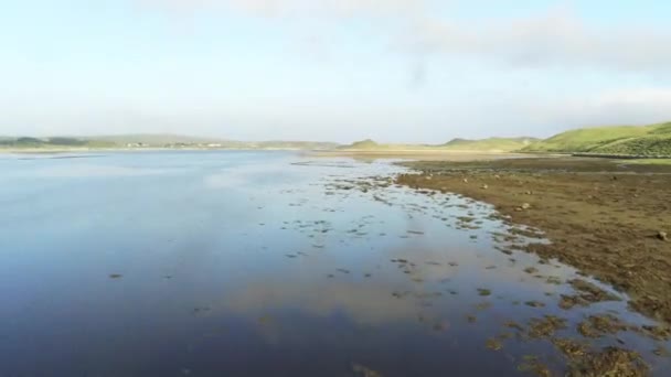 Isto Uma Filmagem Aérea Voar Baixo Sobre Costa Irlandesa Maré — Vídeo de Stock