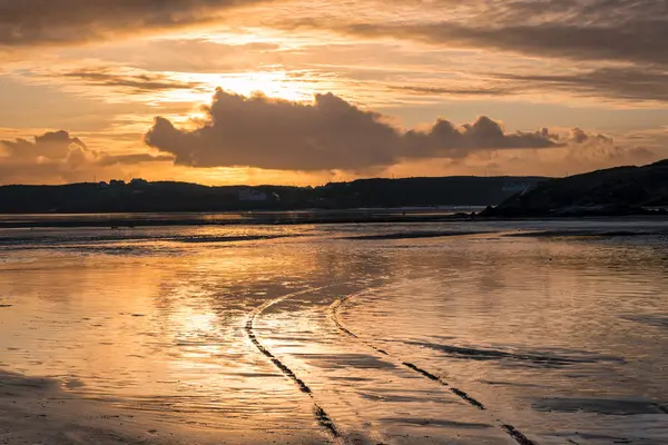 Ślady opon na Sunset Beach — Zdjęcie stockowe