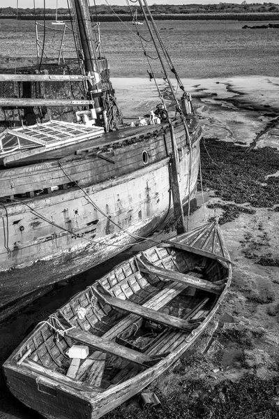 Due Vecchie Barche Legno Con Bassa Marea Sulla Costa Occidentale — Foto Stock