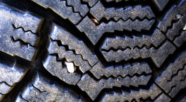 Black tread on the wheel of the car