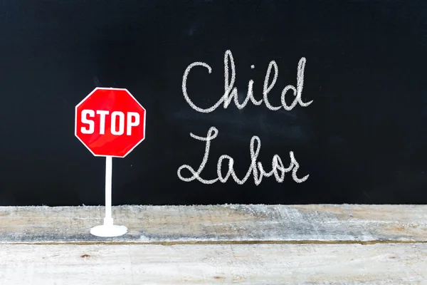 STOP CHILD LABOR message écrit sur un tableau — Photo