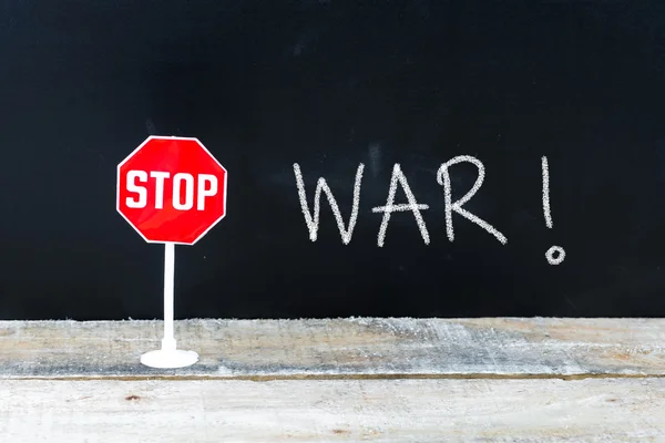 Stop War bericht geschreven op schoolbord — Stockfoto