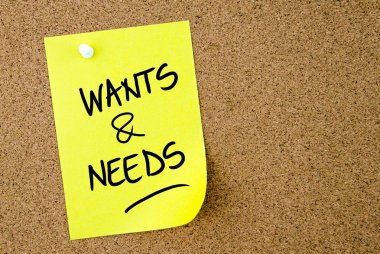 Sarı kağıt nota yazılmış metin istiyor ve İhtiyaçları