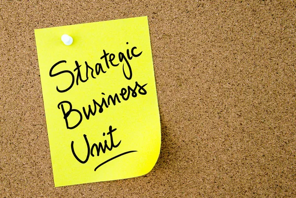 Stratejik İş Birimi metni sarı kağıt nota yazılmış