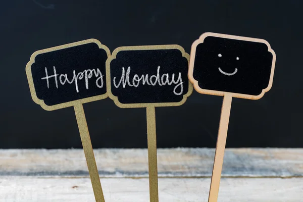 Motywacyjny komunikat Happy poniedziałek napisane kredą — Zdjęcie stockowe