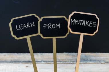 Hatalar tebeşir ile yazılmış dan öğrenmek motivasyon mesajı