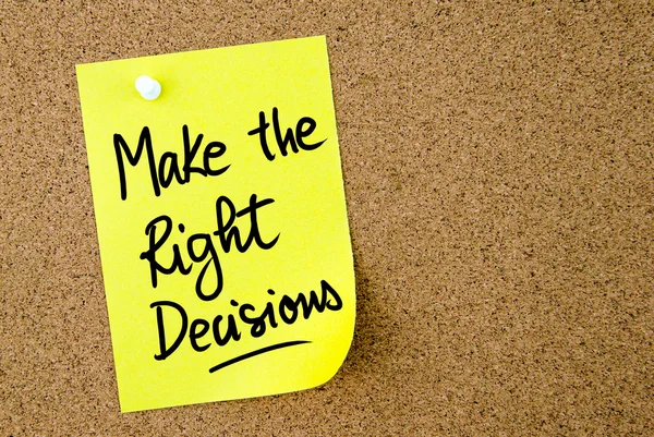 Make a helyes döntések szöveget írt sárga papírra Megjegyzés — Stock Fotó