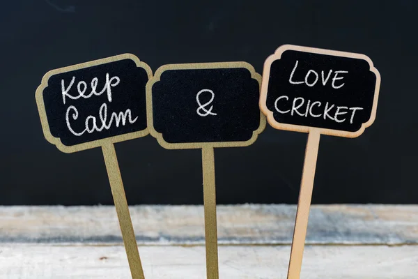 Keep Calm and Love Cricket message written with chalk on mini blackboard labels — Stock Photo, Image