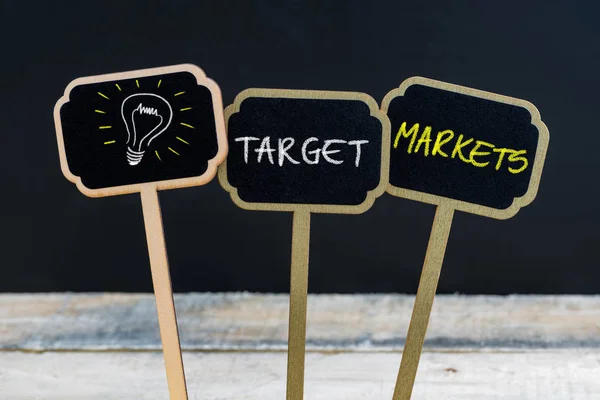 Concept message TARGET MARKETS and light bulb as symbol for idea — Stock Photo, Image
