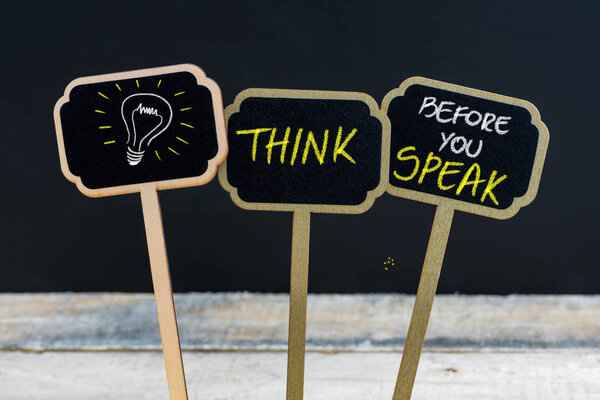 Задумайтесь, прежде чем говорить, и лампочка как символ идеи.
