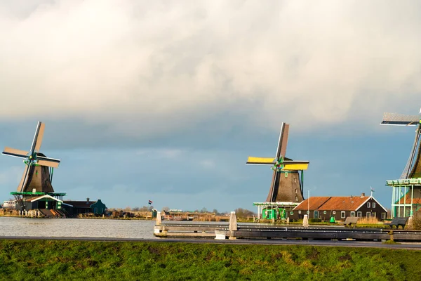 Landsbygdslandskap i byn Zaanse Schans — Stockfoto