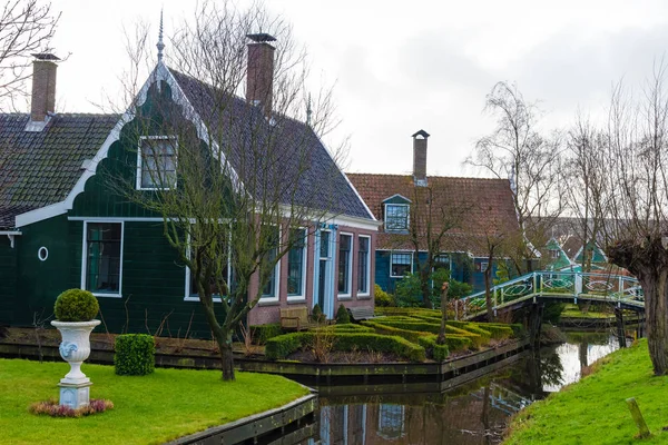 Paisagem rural holandesa na aldeia de Zaanse Schans — Fotografia de Stock