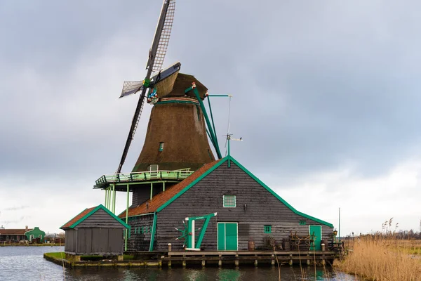 Landsbygdslandskap i byn Zaanse Schans — Stockfoto